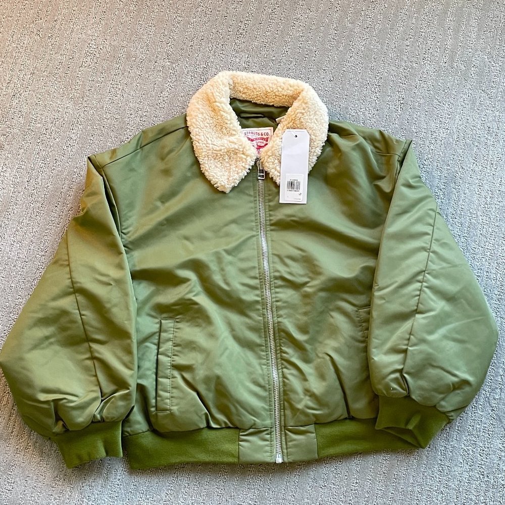 LEVI'S PUFFER WITH SHERPA COLLAR - NWT - SZ LARGE